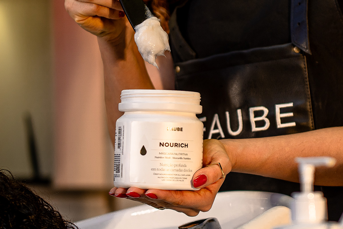 Hidratação Capilar: A Importância para Cabelos com Químicas